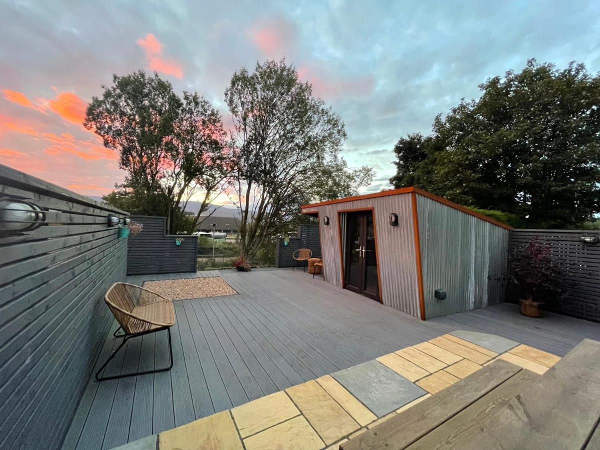 Stylish, Central Studio With Kitchen & Large Deck Fort William Kültér fotó